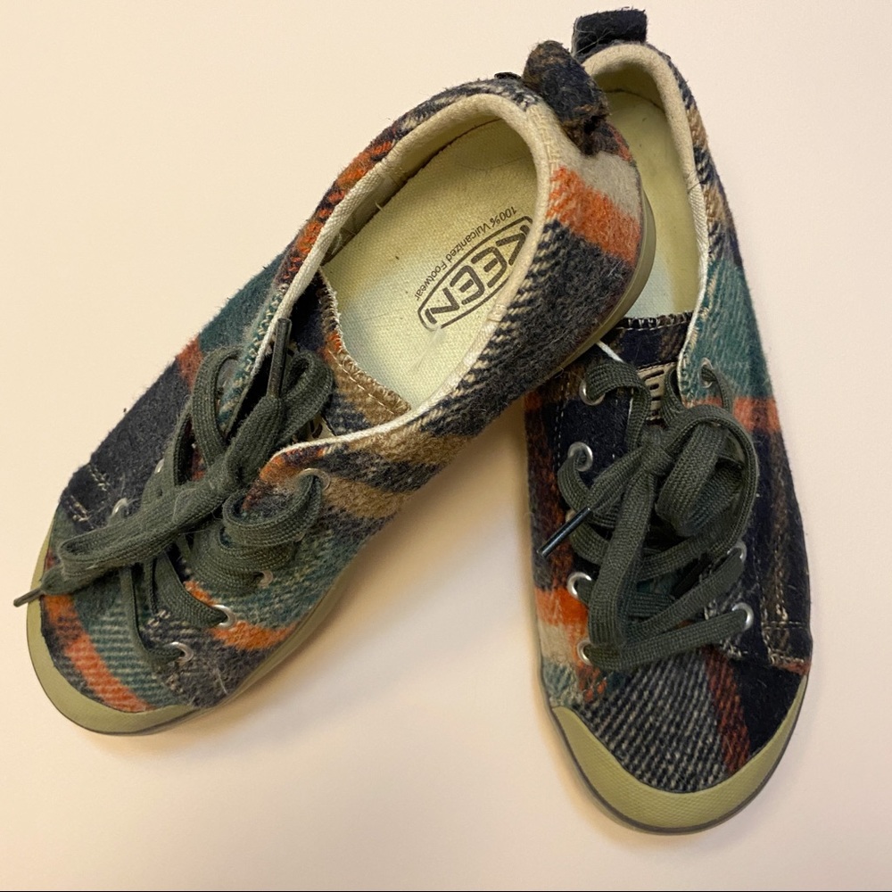 Keen Elsa plaid sneaker 8.5